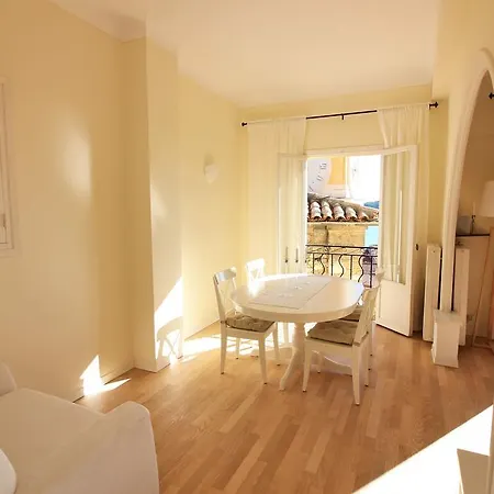 Consul Apartment