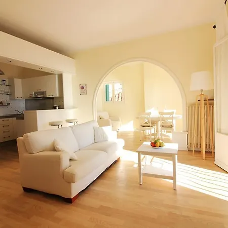 Consul Apartment